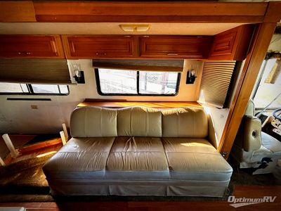 1998 Fleetwood Discovery - Photo 3