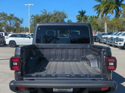 2026 Jeep Gladiator — photo 14 view