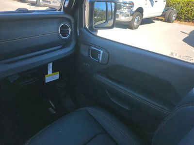 2026 Jeep Gladiator — photo 18 view