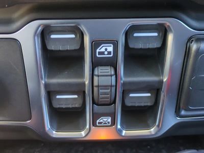 2026 Jeep Gladiator — photo 25 view