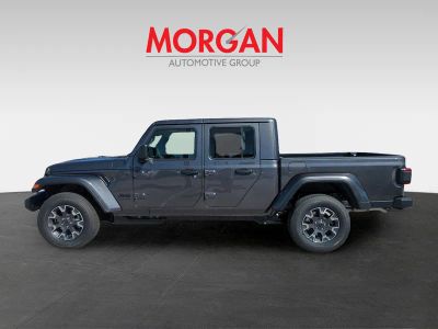 2026 Jeep Gladiator — photo 8 view