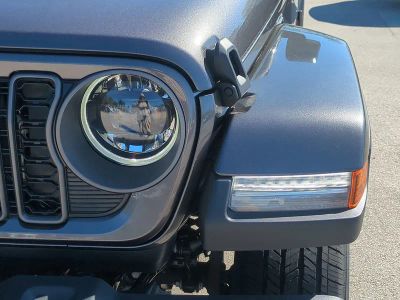 2026 Jeep Gladiator — photo 10 view