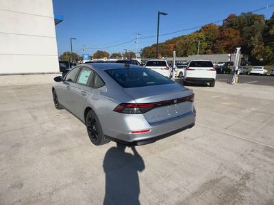 2025 Honda Accord Sedan SE CVT — photo 9 view