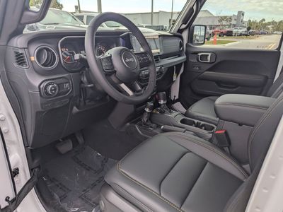 2026 Jeep Gladiator - Photo 13