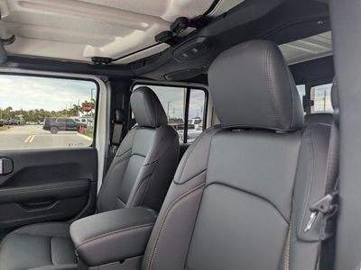 2026 Jeep Gladiator - Photo 11