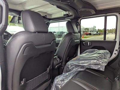 2026 Jeep Gladiator - Photo 9