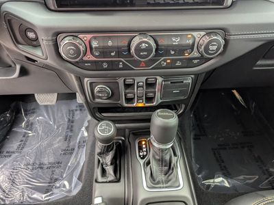 2026 Jeep Gladiator - Photo 15