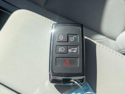 2026 Land Rover Range Rover Velar — photo 28 view