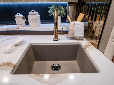 2027 Foretravel Realm Presidential Luxury Villa Bunk (LVB) W/ Spa - Photo 34