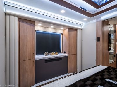 2027 Foretravel Realm Presidential Luxury Villa Bunk (LVB) W/ Spa - Photo 60