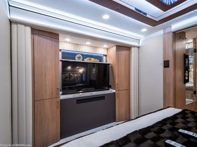 2027 Foretravel Realm Presidential Luxury Villa Bunk (LVB) W/ Spa - Photo 61