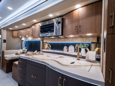 2027 Foretravel Realm Presidential Luxury Villa Bunk (LVB) W/ Spa - Photo 37