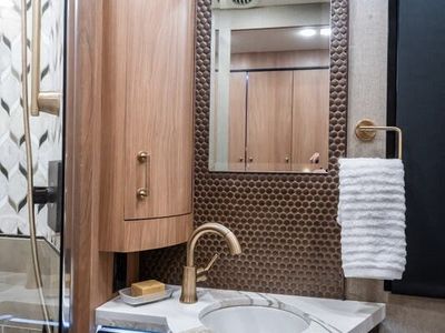 2027 Foretravel Realm Presidential Luxury Villa Bunk (LVB) W/ Spa - Photo 43