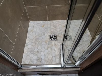 2027 Foretravel Realm Presidential Luxury Villa Bunk (LVB) W/ Spa - Photo 51