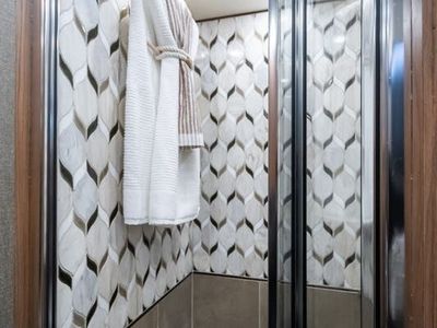 2027 Foretravel Realm Presidential Luxury Villa Bunk (LVB) W/ Spa - Photo 48