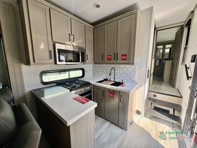 2026 Grand Design Momentum M-Class - Photo 7