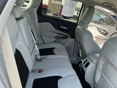 2021 Jeep Cherokee — photo 18 view