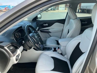 2021 Jeep Cherokee — photo 9 view