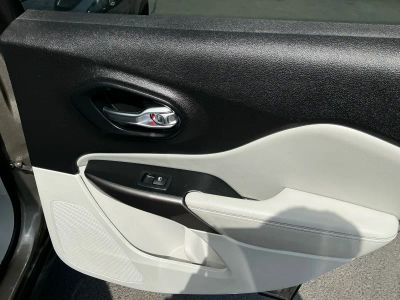 2021 Jeep Cherokee — photo 19 view