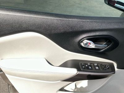 2021 Jeep Cherokee — photo 15 view