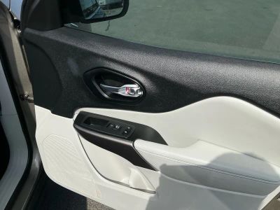2021 Jeep Cherokee — photo 21 view