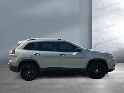 2021 Jeep Cherokee — photo 7 view