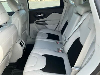 2021 Jeep Cherokee — photo 16 view