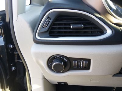 2023 Chrysler Voyager - Photo 12