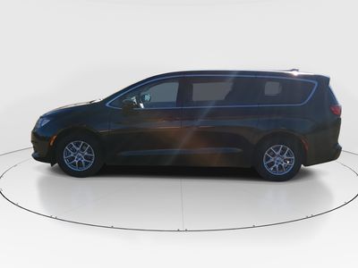 2023 Chrysler Voyager - Photo 4