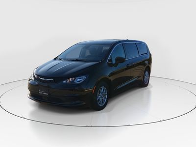 2023 Chrysler Voyager - Photo 3