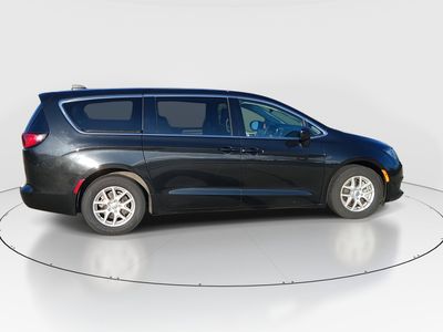 2023 Chrysler Voyager - Photo 8