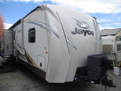 2017 Jayco Eagle Travel Trailers 324BHTS — front three-quarter view