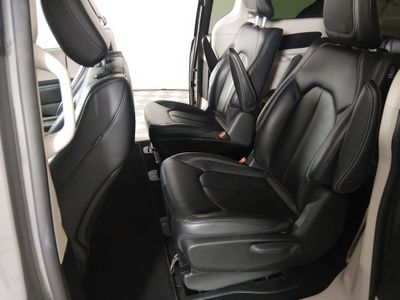 2023 Chrysler Pacifica — photo 20 view