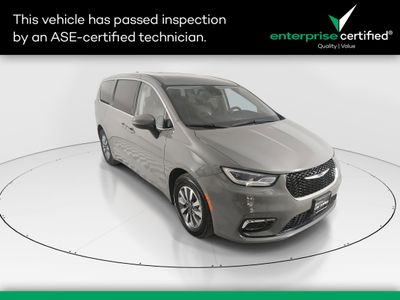 2023 Chrysler Pacifica Hybrid Touring L FWD — front three-quarter view