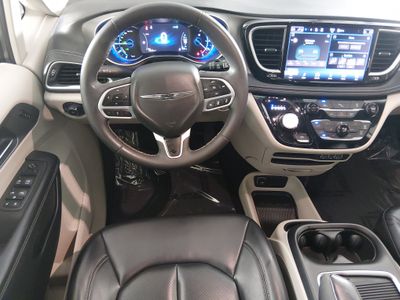 2023 Chrysler Pacifica — photo 22 view