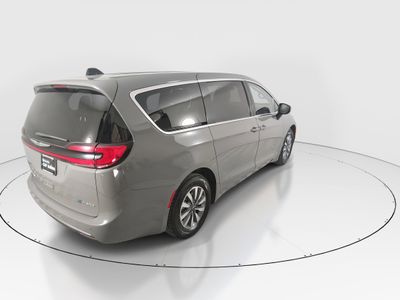 2023 Chrysler Pacifica — photo 7 view