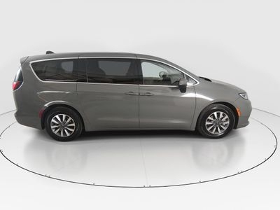 2023 Chrysler Pacifica — photo 8 view