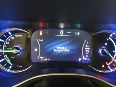 2023 Chrysler Pacifica — photo 14 view