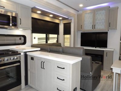 2025 Grand Design Momentum M-Class - Photo 9