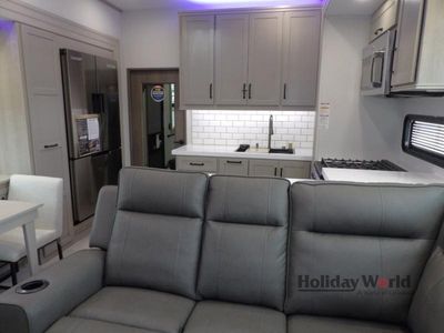 2025 Grand Design Momentum M-Class - Photo 7