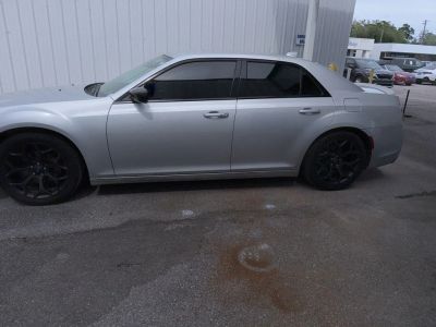 2019 Chrysler 300 - Photo 6