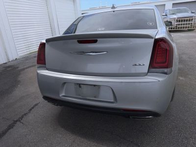 2019 Chrysler 300 - Photo 8