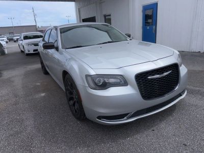 2019 Chrysler 300 - Photo 2