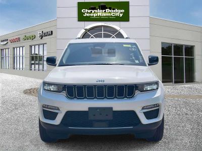 2023 Jeep Grand Cherokee — side profile view