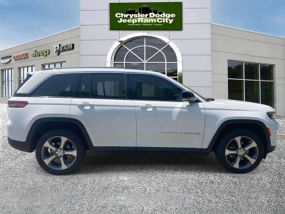 2023 Jeep Grand Cherokee — detail view