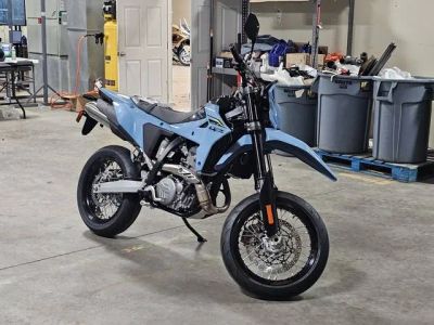 2025 Suzuki DR-Z4SM — front three-quarter view