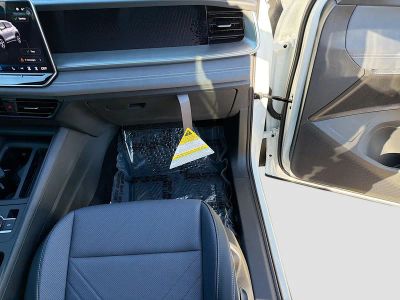 2026 Volkswagen Tiguan — photo 17 view