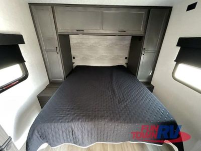 2025 Venture RV Stratus - Photo 3