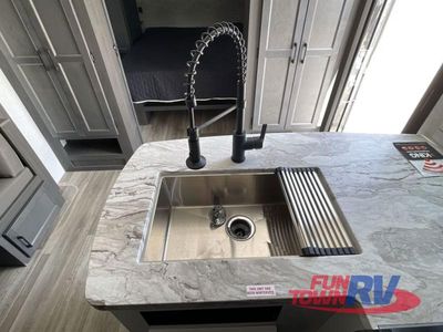 2025 Venture RV Stratus - Photo 24
