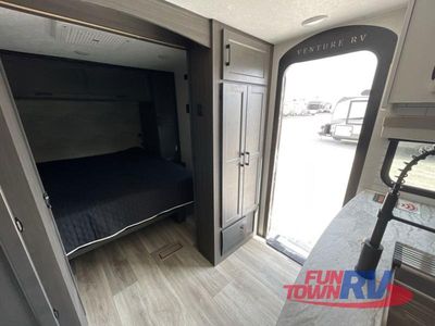 2025 Venture RV Stratus - Photo 4